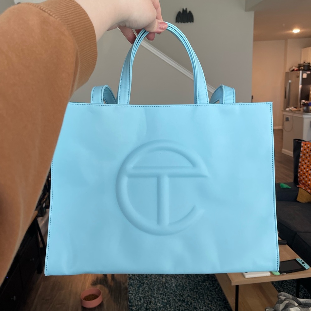 Telfar Medium Pool Blue (Never Used, EXCELLENT Condition)